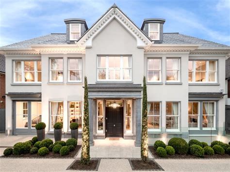 Luxury villas for sale in London, England 